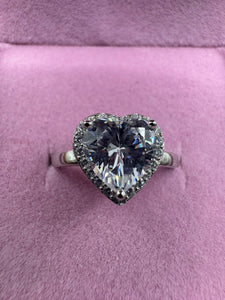 Anillo corazón solitario